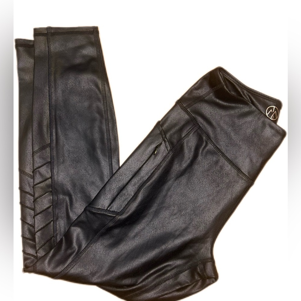Move Theory Black Athletic Leggings with pockets and‎ ridges Size Small